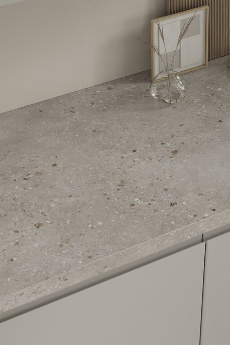 Looking for modern, kitchen ideas? Check out Howdens Speckled Stone Laminate worktop. The modern worktop looks gorgeous when paired with our Chilcomb Pebble In-Frame Kitchen. Together this creates a smart, modern design which will be the perfect addition to a contemporary home. Kitchen With Stone Countertops, Stone Kitchen Worktop, Laminate Worktop Kitchen, Howdens Kitchen Ideas, Chilcomb Pebble, Kitchen Surfaces Countertops, Kitchen Laminate Countertops, Beige Kitchen Ideas Modern, Grey Kitchen Countertops