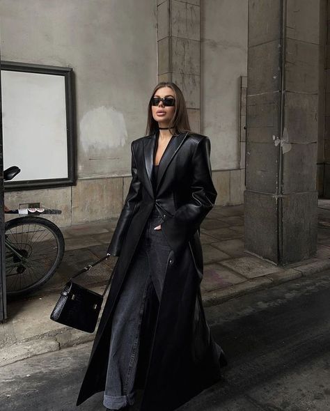 Matrix Aesthetic Fashion, Leather Coat Outfit, Black Leather Coat, Coat With Belt, Long Leather Coat, Premium Skincare, Neue Outfits, Elegante Casual, Beauty Regimen