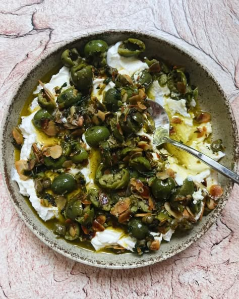 Ricotta With Crushed Olives, Almonds & Lemon - Women of Today Arabisk Mad, Yummy Lunches, Healthy Chef, Appetizer Snacks, Ricotta, Spreads, Sour Cream, Food Inspiration, Appetizer Recipes