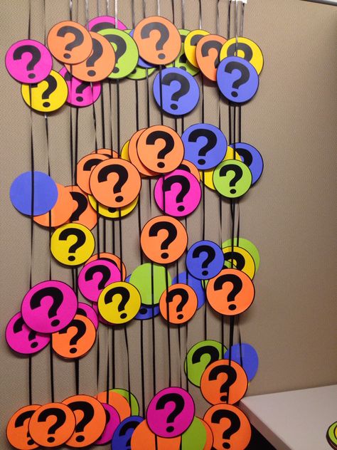 Question mark streamers Trivia Night Birthday Party, Trivia Party Decorations, Trivia Night Decor, Trivia Night Table Decorations, Trivia Party Ideas, Trivia Night Theme Ideas, Trivia Night Decorations, Pictures Of Question Marks, Trivia Night Fundraiser