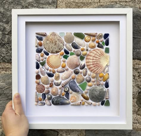 Crafts With Shells Projects, Pictures Made With Shells, Art With Sea Shells Diy Ideas, Seashell Wall Art Shell Crafts, Beach Combing Crafts, Canvas Shell Art, See Shell Art, Diy Crafts With Shells, Shell Pictures Ideas Seashells