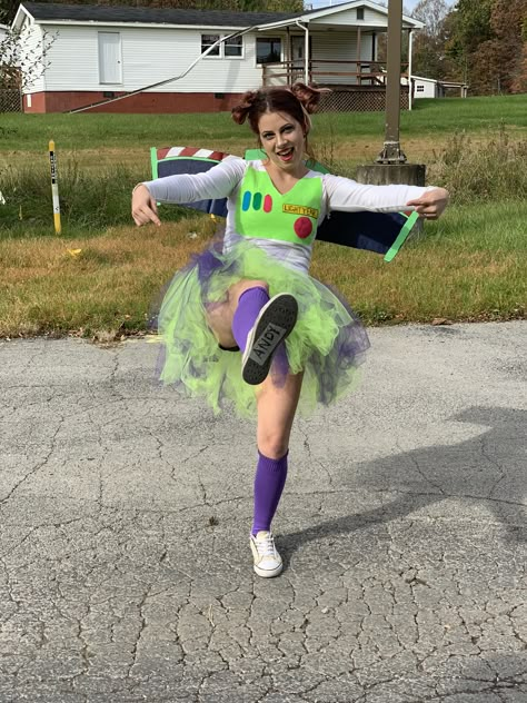 Buzz Light Year Diy Costume, Easy Buzz Lightyear Costume, Buzz Halloween Costume Women, Buzzlighter Costume, Bud Light Year Costume, Buzzlight Year Halloween Costumes Women, Buzz Lightyear Womens Costume, Buzzlight Year Costume Woman, Female Buzz Lightyear Costume