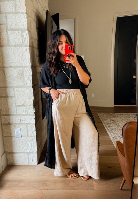 Plus Size Outfit Ideas Spring, Plus Size Flowy Pants, Plus Wide Leg Pants Outfit, Wide Leg Plus Size Outfit, Wide Leg Pants Curvy, Summer Errands Outfit, Better With Chardonnay, Plus Size Linen Pants Outfit, Wide Leg Pants Outfit Plus Size