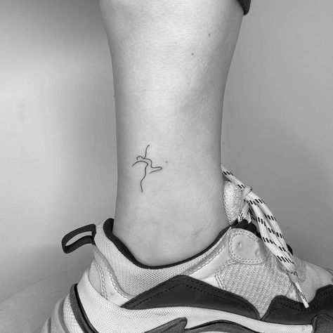 pinterest: hezzprice Ballet Tattoos, Dancer Tattoo, Dance Tattoo, Basic Tattoos, Small Girly Tattoos, Cursive Tattoos, Mom Tattoo Designs, Small Pretty Tattoos, Writing Tattoos