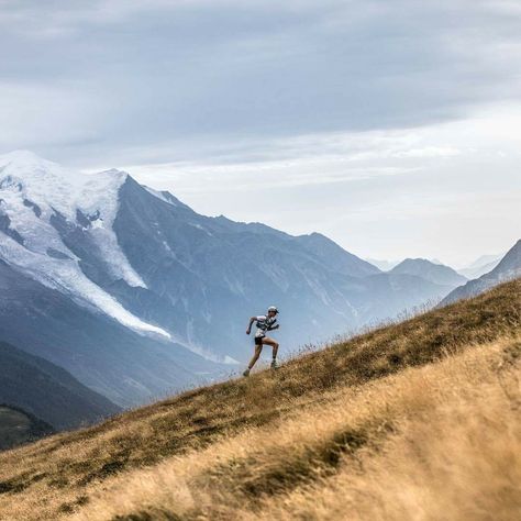 Trail Running Inspiration, Running Poses, Trail Running Photography, Extreme Sports Photography, Mens Active Wear, Trekking Photography, Outdoors Photoshoot, Trail Photography, Running Images