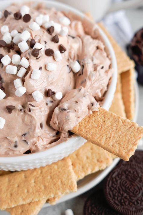 Hot Chocolate Dip Recipe, Hot Chocolate Fudge Recipe, Hot Chocolate Dip, Appetizer For Christmas, Chocolate Dip Recipe, Hot Chocolate Desserts, Marshmallow Fluff Recipes, Easy Holiday Cookies, Hot Chocolate Fudge