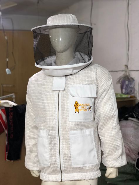 Beekeeping Suit, Urban Beekeeping, Bee Suit, The Beekeeper, Backyard Beekeeping, Veil Styles, Outdoor Gadgets, Bee Keeper, Bee Sting