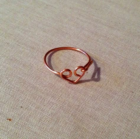 Free Tutorial - Simple Wire Heart Ring: Lisa Yang's Jewelry Blog Wire Jewelry Rings, Diy Jewelry Rings, Wire Heart, Wire Jewelry Making, Diy Ring, Jewerly Making, Wire Jewelry Designs, Wire Ring, How To Make Rings