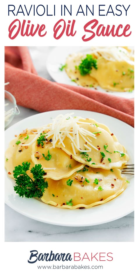 Make a fast 20-minute dinner of ravioli with garlic olive oil sauce, red pepper flakes and fresh or frozen pasta. Easy Ravioli Sauce, Oil Pasta Sauce, Sauce For Ravioli, Olive Oil Pasta Sauce, Fried Neckbones, Ravioli Sauce Recipe, Quick Pasta Sauce, Weeknight Dinner Pasta, Easy Ravioli