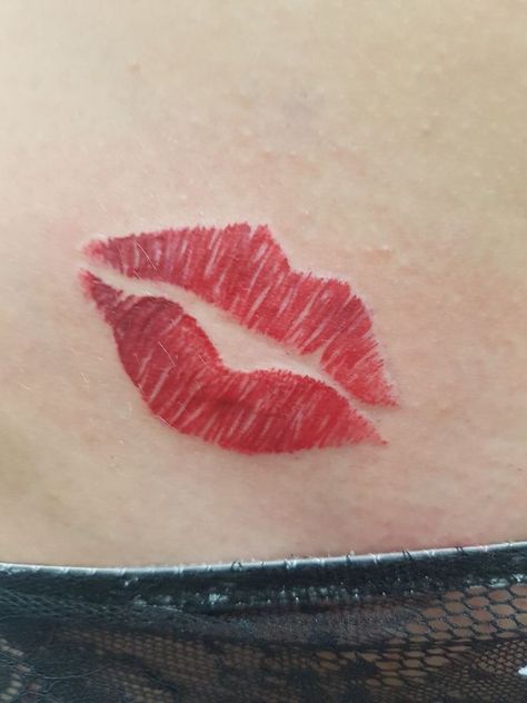 Kissy Lips Tattoo, Red Lips Tattoo Kiss, Lip Kiss Tattoo, Red Kiss Tattoo, Neck Kiss Tattoo, Lip Tattoo Ideas Kisses, Kiss Tattoo Ideas, Kiss Tattoo Design, Kiss Me Tattoo