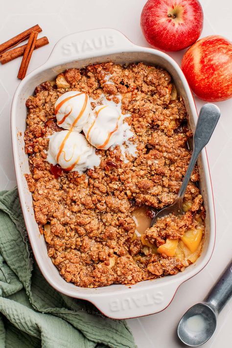 Vegan Apple Crisp - Full of Plants Vegan Apple Crisp Recipe With Oats, Vegan Apple Crisp Easy, Vegan Apple Cobbler, Dairy Free Apple Crisp, Apple Crisp Vegan, Vegan Apple Crisp Recipe, Vegan Crisp, Vegan Apple Crumble, Apple Crisp Without Oats