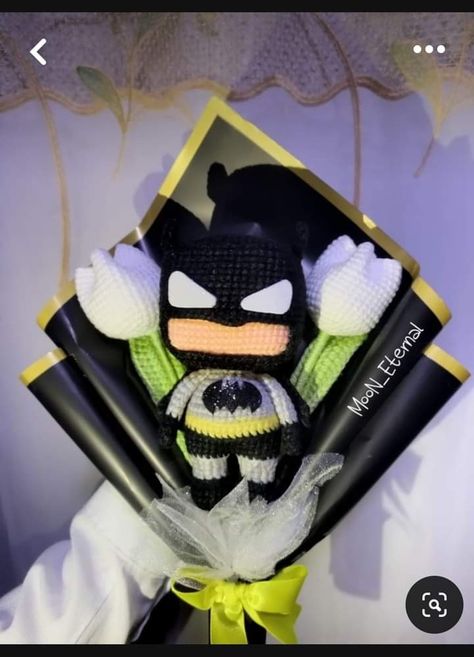 Batman Crochet Bouquet, Batman Bouquet, Batman Crafts, Batman Amigurumi, Crochet Batman, Batman Diy, Small Crochet Gifts, Batman Gifts, Crochet Christmas Gifts