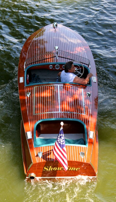 Chris craft 19' 1950.....love the workmanship and natural wood look Chris Craft Boats, Classic Wooden Boats, Power Boat, Chris Craft, Vintage Boats, Cool Boats, Wood Boats, Classic Boats, Yacht Boat