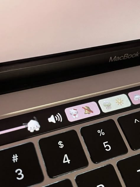 Macbook Touch Bar Aesthetic, Macbook Pro Case Aesthetic, Macbook Layout Ideas, Macbook Aesthetic Case, Pretty Macbook, Macbook Air Case Aesthetic, Macbook Touch Bar, Macbook Pro Aesthetic, Laptop Theme