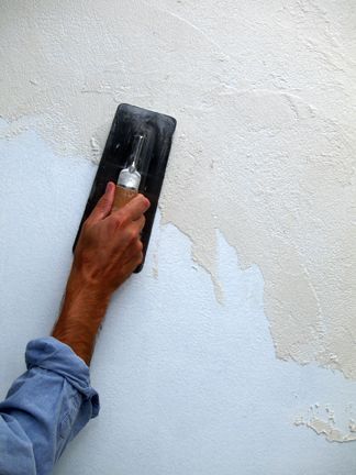 Stucco Basement Walls, Faux Plaster Wallpaper, How To Paint Stucco Walls, Stucco Kitchen Walls, Plastered Wall Texture, Outdoor Plaster Wall, How To Stucco A Wall, Diy Stucco Walls, Smooth Plaster Walls