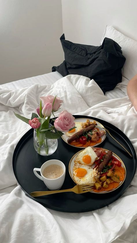 Recipes The Best Breakfast Recipes Breakfast Morning Aesthetic, Bed Breakfast Aesthetic, Breakfast In Bed Photoshoot, Breakfast In Bed For Husband, Breakfast In Bed Aesthetic, Birthday Breakfast For Husband, Tapas Dinner, Breakfast Presentation, Romantic Breakfast