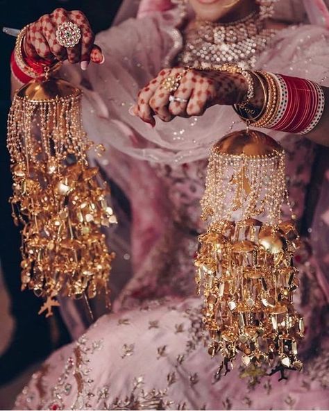 Latest Bridal Kalire Designs Every Bride Must Know!!!! Kalire Designs, Bridal Kaleere, Bridal Kalire, भारतीय दुल्हन संबंधी, Bridal Jewellery Inspiration, Bridal Chura, Bridal Jewels, Indian Wedding Photography Poses, Bridal Accessories Jewelry