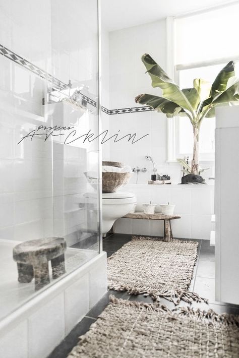 Bathroom Tiles Design Ideas, Styling Photoshoot, Amsterdam Home, Bathroom Boho, Beachy Home Decor, Black Bathroom Decor, Beachy Home, Beige Bedroom, Nautical Bathrooms