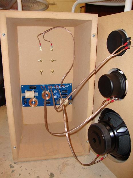 Speaker Box Diy, Diy Subwoofer Box, Diy Boombox, Diy Bluetooth Speaker, Diy Subwoofer, Diy Audio Projects, Wooden Speakers, Speaker Plans, Subwoofer Box Design