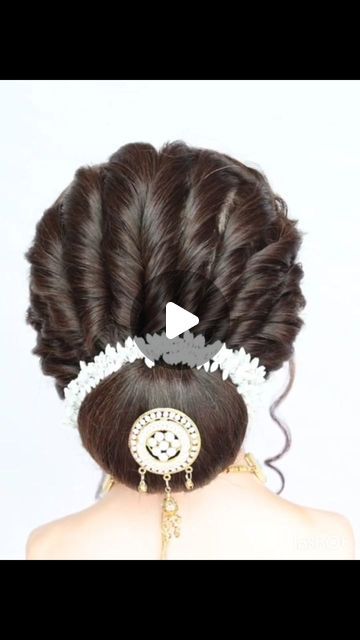 Hairstyle For Karvachauth, Hairstyles Juda Indian Bridal, Karva Chauth Hairstyles Women, Karwachauth Hairstyle Bun, Jooda Hairstyle Indian, Bride Hair Styles 2024, Bride Hairstyle Bun, Wedding Bun Hairstyles Indian, Sagar Choti Hairstyles