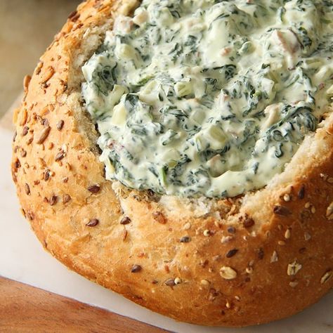 Cheese Spinach Dip, Spinach Cheese Dip, Cream Puffs Easy, Dip Party, Baked Goat Cheese, Pie Party, Chocolate Bundt, Cheese Spinach, Goat Cheese Recipes