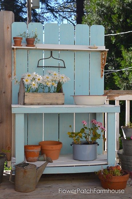 12 DIY Potting Benches with Farmhouse Style Shed Paint Colours, Rustic Potting Benches, Potting Area, Pallet Garden Benches, Potting Bench Ideas, Diy Potting Bench, Potting Bench Plans, Potting Station, Outdoor Potting Bench