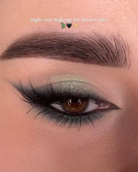 Makeup Look For Sage Green Dress, Makeup In Green Dress, Cool Makeup Eye Looks, Dark Green And Black Makeup Looks, Smokey Eye Makeup With Green, Prom Makeup Dark Green, Makeup For A Dark Green Dress, Make Up To Go With Emerald Green Dress, Emerald Green Bridesmaid Makeup