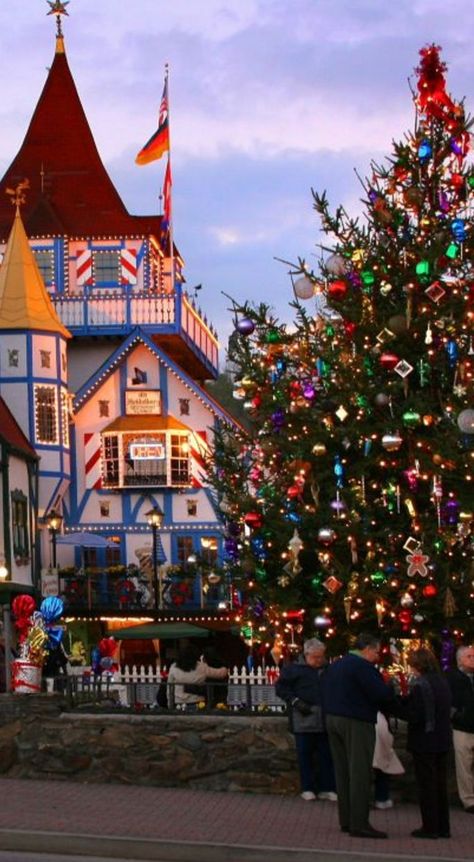 Christmas Vacation Destinations, Best Christmas Vacations, Christmas Trips, Christmas Travel Destinations, Christmas Towns, Helen Ga, Chirstmas Decor, Oxford Ms, Christmas Destinations