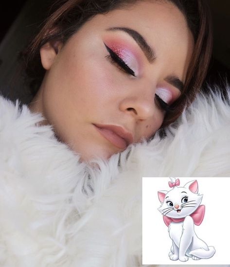 BH Cosmetics “Weekend Festival Palette” Marie from Aristocats inspired look Dumbo Makeup, Aristocats Costume, Disney Makeup Looks, Disney Eyeshadow, Marie From Aristocats, Movie Character Halloween Costumes, Doom Kitty, Make Up Yeux, Wednesday Ideas