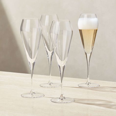 Types Of Cocktail Glasses, Types Of Cocktails, Apartment Vibes, Champagne Bar, Crystal Stemware, White Wine Glasses, Registry Ideas, Whiskey Glasses, Cooking Gadgets