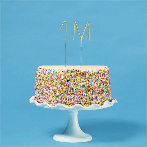 Styling by Rebecca Crea. Shot for Macy's.   Stop motion animation of candles burning on a color confetti cake. Food Stop Motion, Gang Photography, Candles Burning, Vending Machine Business, Stop Motion Animation, Confetti Cake, Motion Animation, Birthday Board, Betty Crocker