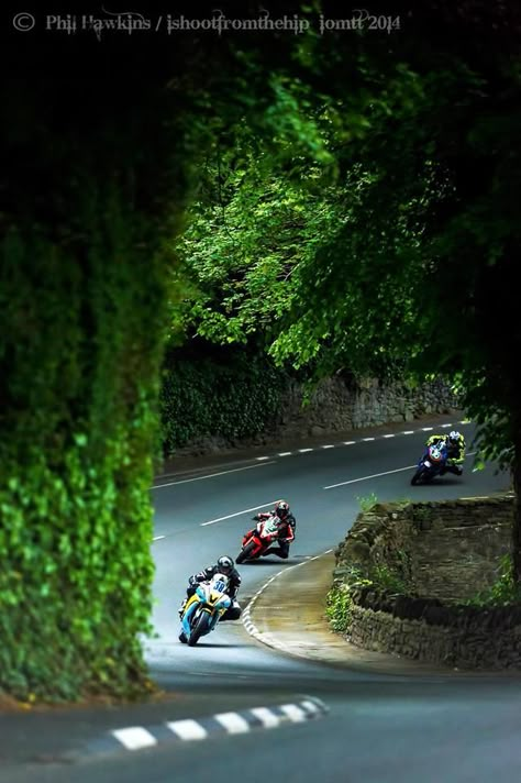 Motorbike Photos, Isle Of Man Tt, Man Tattoo, Motorcycle Photography, Bike Racing, Sports Bikes Motorcycles, Winding Road, Moto Bike, Motorcycle Art