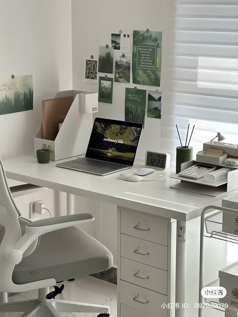 Essential Wallpaper Desktop, Studytabledesign Aesthetic, Desk Ideas Aesthetic Minimalist, Minimalist Study Space, Desk Pad Aesthetic, Clean Workspace, Dream Desk, Study Desk Decor, Cozy Home Office