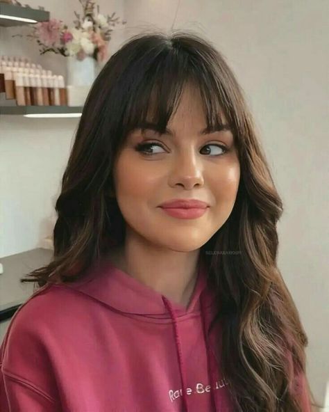 Wispy Bangs Selena Gomez, Selena Gomez Hair With Bangs, Bangs Hairstyle For Round Faces, Selena Gomez Bob With Bangs, Indian Men Hair Colour Ideas, Fall 2023 Hair Trends Haircuts Round Face, Bangs Eyebrow Length, Fringe For Small Forehead, Round Face Bangs Long Hair