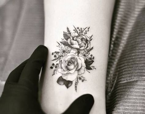 Tattoo Flower Peony, Flower Peony, Muster Tattoos, 4 Tattoo, Geniale Tattoos, Peonies Tattoo, Tattoo Desings, Shoulder Tattoos, Dream Tattoos