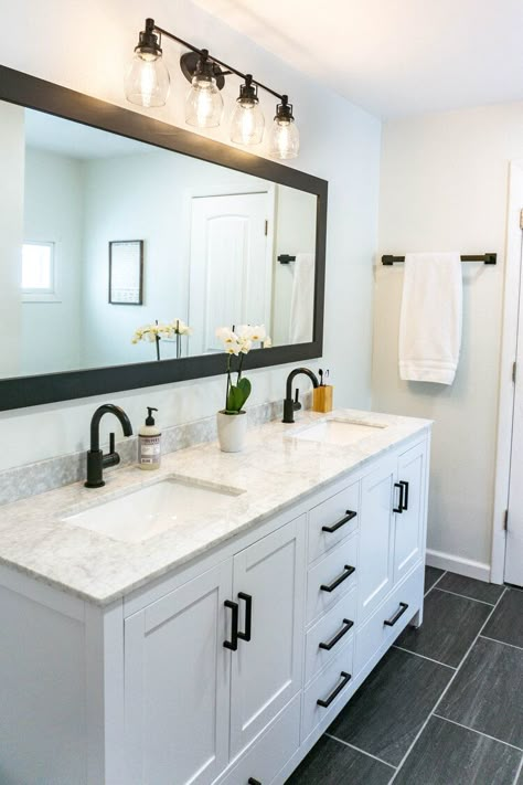 Makeover Kamar Mandi, Tile Bathrooms, Bathroom Aesthetics, Full Bathroom Remodel, Remodeling Bathroom, Smart Bathroom, Bathroom Paint, Organization Bathroom, Cabinet Bathroom