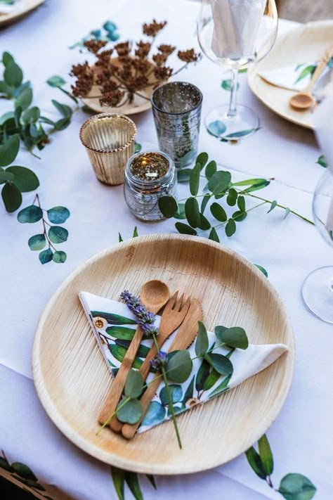 Eco-Friendly Wedding Cutlery - Tips To Plan An Eco-Friendly Wedding Wooden Plates Table Setting, Bamboo Plates Wedding, Palm Leaf Plates Wedding, Areca Plates, Wedding Cutlery, Plates Wedding, Bbq Catering, Palm Leaf Plates, Leaf Plate