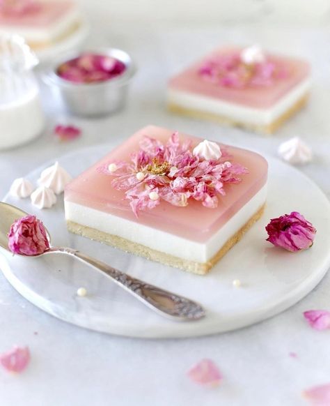 Panna Cotta Tart, Showstopper Dessert, Rose Recipes, Rose Blossom, Pretty Dessert, Sharing Is Caring, Fancy Desserts, Just Desserts, Sweet Recipes