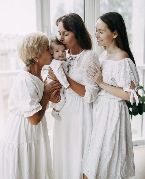 Mother’s Day Photoshoot With Grandma, Generational Pictures Women, Mother Daughter Grandmother Photoshoot, Grandma Mom Daughter Photo, Generational Photoshoot Ideas, Women Generation Pictures, 4 Generation Photoshoot Ideas, Four Generations Photo Ideas, Grandma Mother Daughter Photos