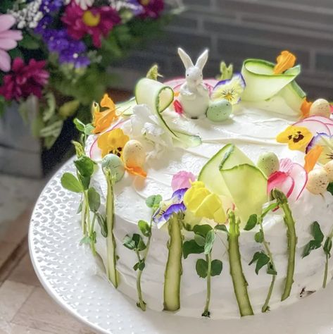 Swedish Sandwich, Finger Sandwiches, Sandwich Cake, Mashed Avocado, Swedish Recipes, Savoury Cake, Lemon Cake, Edible Flowers, Smoked Salmon