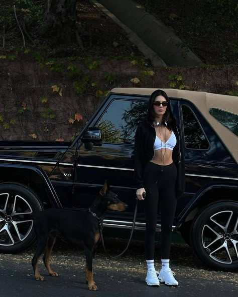 Kendall Jenner Workout, Alo Yoga Outfit, Stile Kendall Jenner, Pilates Outfit, Hailey Rhode Baldwin, Kendall Style, Kendal Jenner, Outfit Yoga, Workout Fits