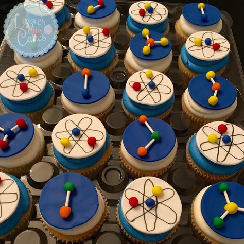 Science Themed Cupcakes, Science Party Cupcakes, Science Cupcakes Ideas, Chemistry Cupcakes, Science Cupcakes, Science Club Activities, Chemistry Birthday, Science Cake, Scientist Costume