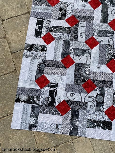 Male Quilt Ideas, Black White And Grey Quilt Patterns, Black And White Quilt Patterns Free, Black And Gray Quilts, Blue And Black Quilts, Black And White Jelly Roll Quilts, Quilts For Men Patterns Free, 3 Color Quilt Patterns, 3 Color Quilts Patterns Free