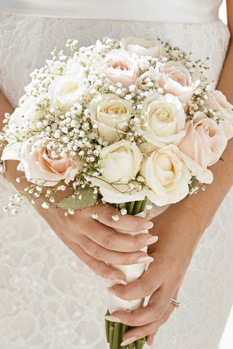 Handbouquet Wedding, Wedding Hand Bouquet, Brides Flowers Bouquet, Simple Wedding Bouquets, Summer Wedding Guest Dress, Bouquet Images, Simple Bride, Wedding Bouquets Bride, Bridal Bouquet Flowers