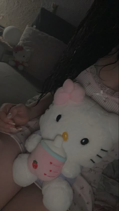 Hello Kitty Cute Aesthetic, Hello Kitty Girl Aesthetic, Cute Aesthetic Pfp, Hello Kitty Girl, Nyc Pics, Weirdcore Aesthetic, Hello Kitty Cute, Kitty Girl, Hello Kitty Toys