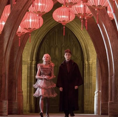 Luna And Harry, Harry Potter Vibes, Harry Potter Luna Lovegood, Harry Potter Ron, The Goblet Of Fire, Harry Potter Dr, Hogwarts Aesthetic, Hogwarts Dr, Harry Potter Cast