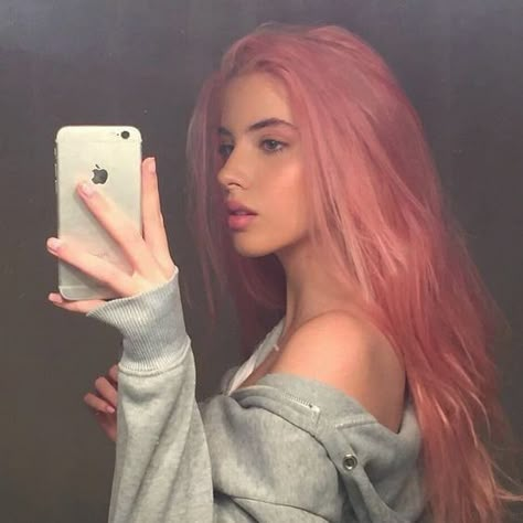 Pink Dyed Hair Ideas, Pink Hair Grunge, Makeup Looks Yellow, Pink Dyed Hair, Pink Emojis, Dyed Hair Ideas, Hair Color Crazy, Natural Hair Wigs, Fantasy Hair