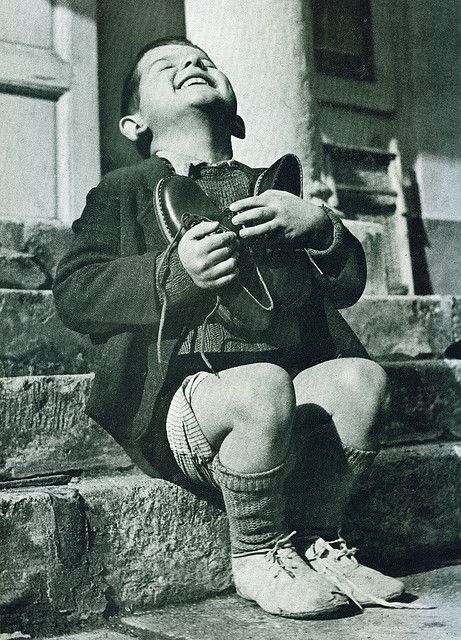 Pure joy. I've been looking forever for this picture!! It's of an Austrian boy during WWII receiving new shoes. Photos Rares, Vintage Foto's, Rare Historical Photos, Christopher Robin, American Red Cross, Tutankhamun, Nikola Tesla, Carrie Fisher, Interesting History