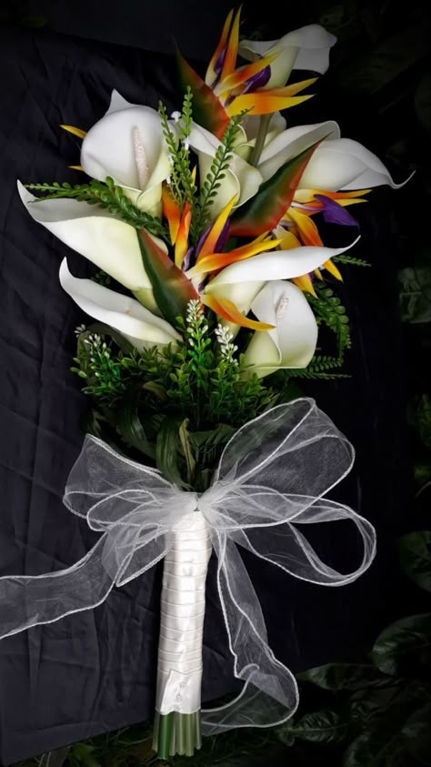 Bird Of Paradise Wedding, Best Wedding Flowers, Tropical Bridal Bouquet, Tropical Wedding Bouquets, Calla Lily Bouquet Wedding, Tropical Wedding Theme, Bird Of Paradise Flower, Tropical Flower Arrangements, Paradise Wedding