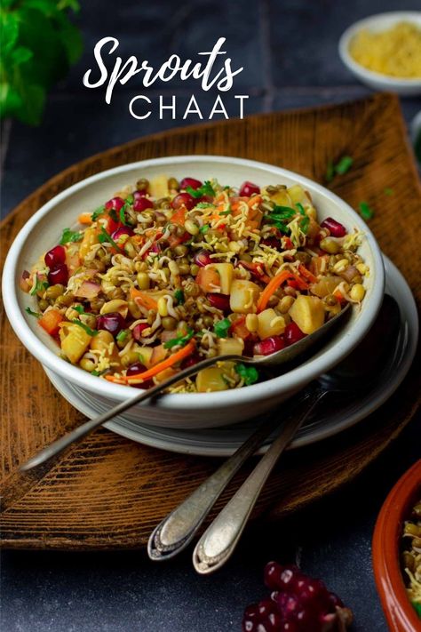 Chaat Party, Easy Indian Appetizers, Chat Recipes, Healthy Indian Snacks, Indian Chaat, Seasoned Chickpeas, Chats Recipe, Tasting Party Ideas, Snack Salad